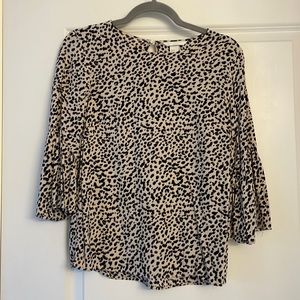 Cheetah print, loose top with flowy sleeves.